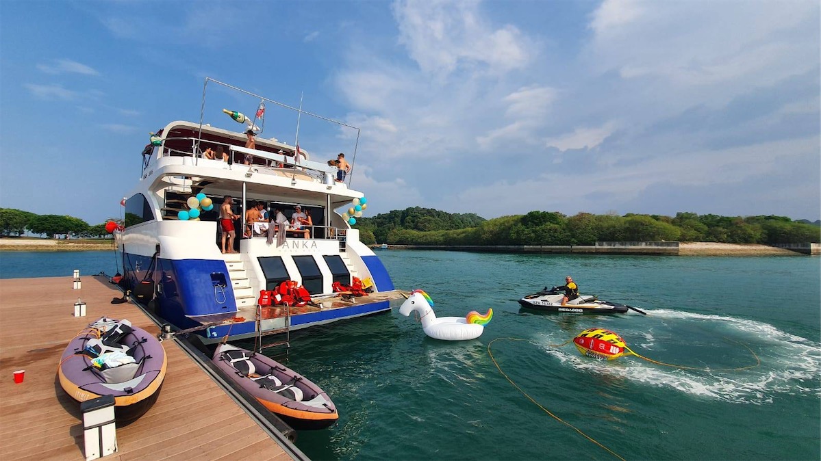 12 Cheapest Yacht Rental Services in Singapore for Any Occasion